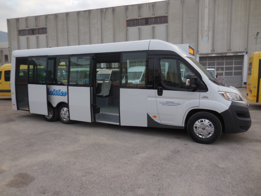 Autobus Turismo Iveco Daily 70C - New Tech Bus